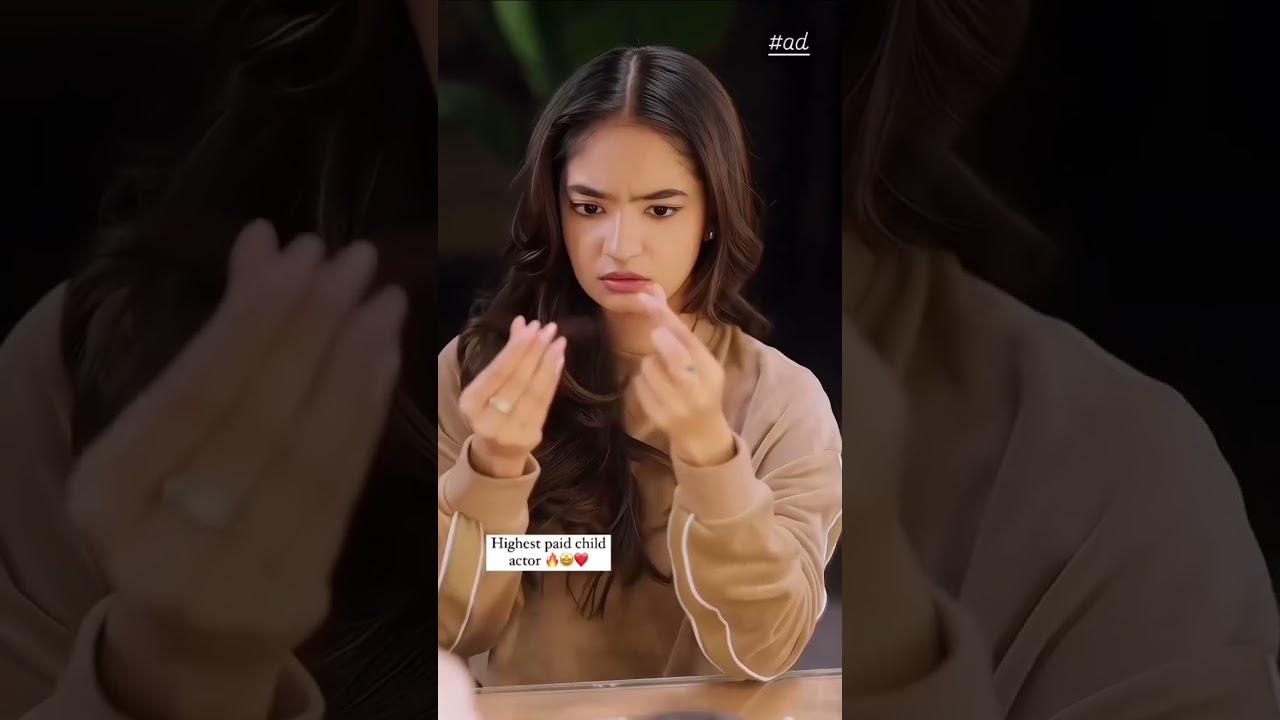 Anushka Sen New hair style look #anushkasen #newlook #hairstyle #youtubeshorts #trending #shorts