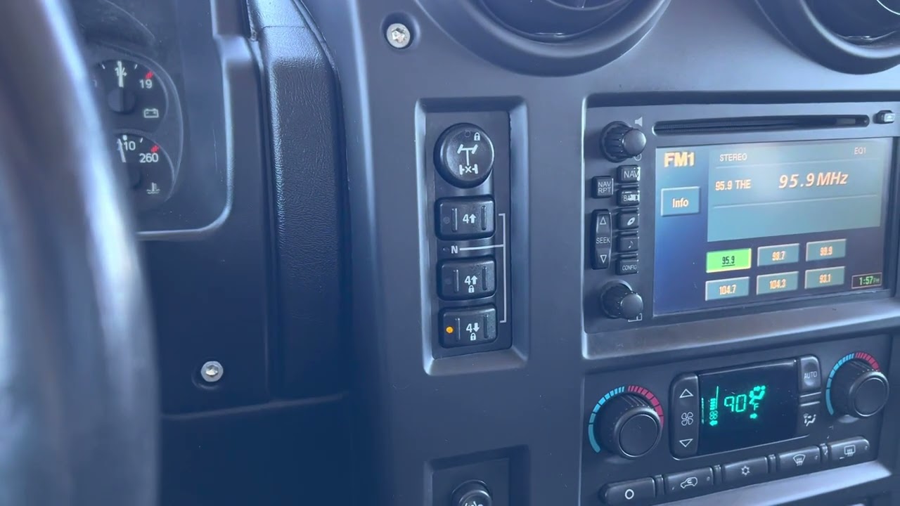 Как управлять полным приводом и блокировкой заднего моста на Hummer H2 2005 года выпуска