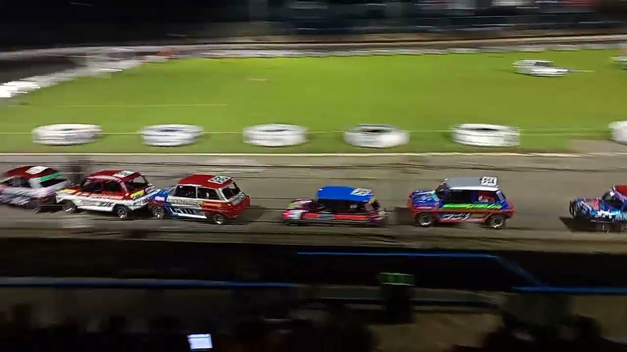 Cowdenbeath racewall ministox heat 1 