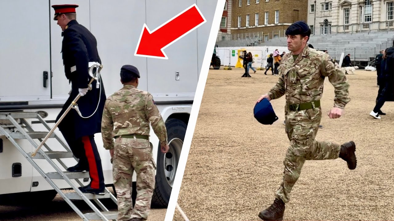 SOLDIER RUNS QUICKLY FOR HORSE SWAP ALONGSIDE VIP SERVICE AT HORSE GUARDS PARADE