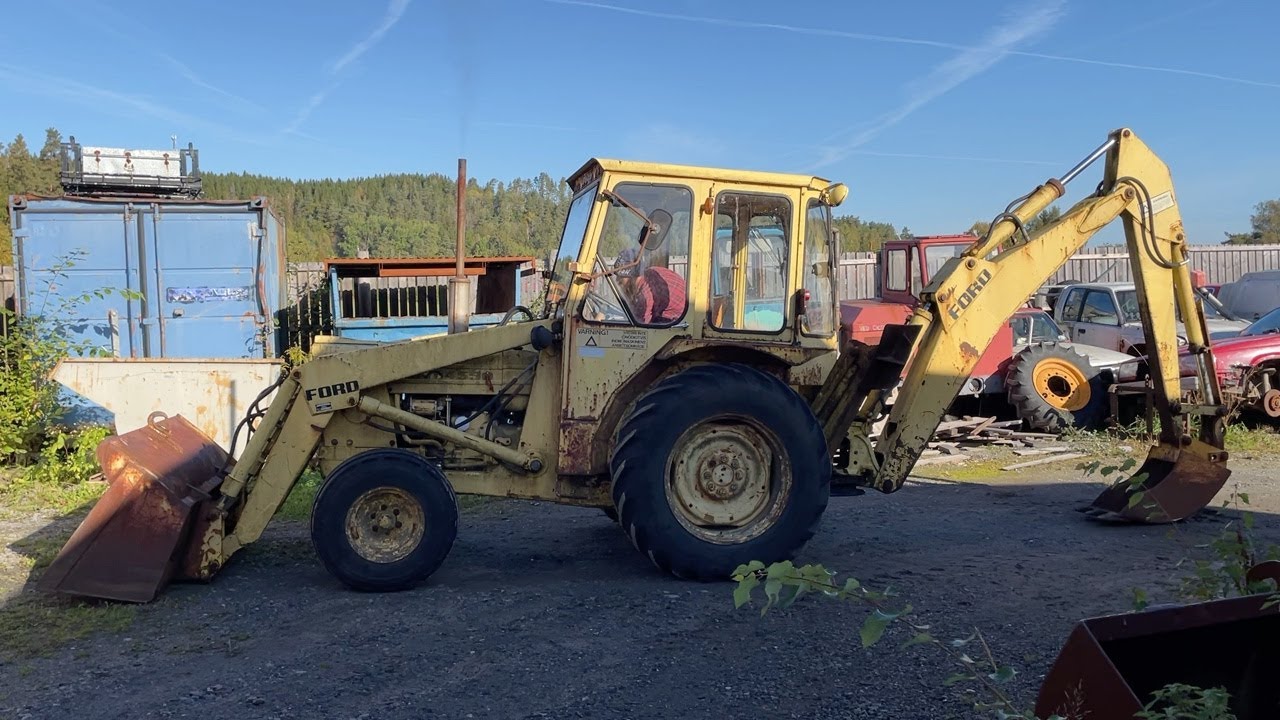 Köp Traktorgrävare Ford 4550 på Klaravik