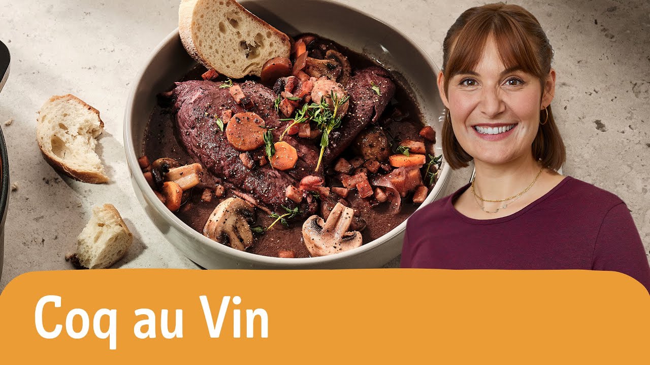 Coq au Vin: Geschmortes H&auml;hnchen-Rezept mit Rotweinso&szlig;e &ndash; franz&ouml;sische K&uuml;che | REWE Deine K&uuml;che