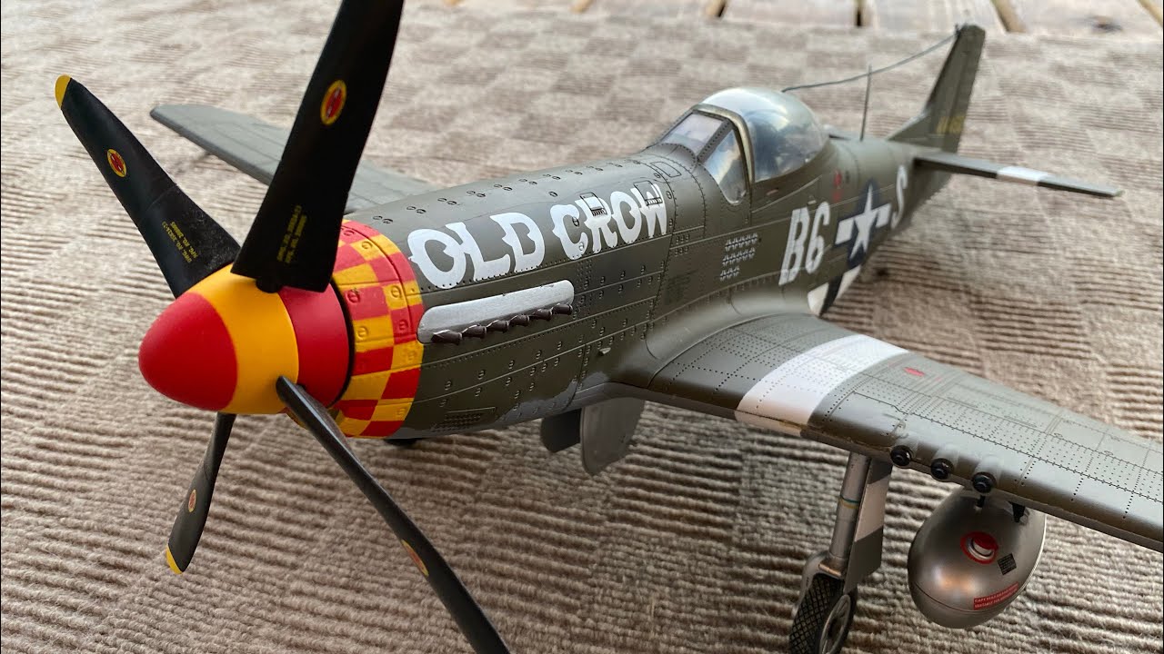 Распаковка P-51D Mustang (Elite Force) в масштабе 1/18
