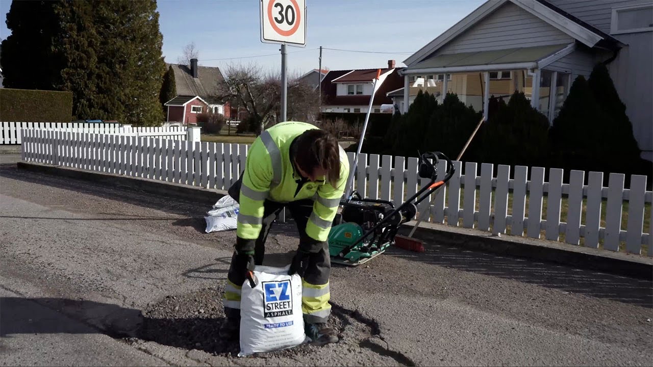 Reparasjon av asfalt raskt og enkelt, selv i vann, med EZ Street