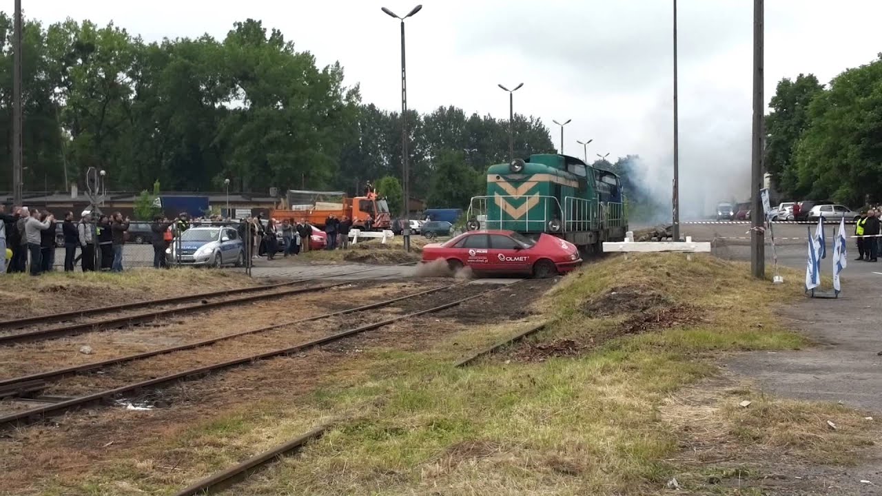 Symulacja zderzenia pociągu z samochodem osobowym (24.05.2013 Tarnowskie Góry)