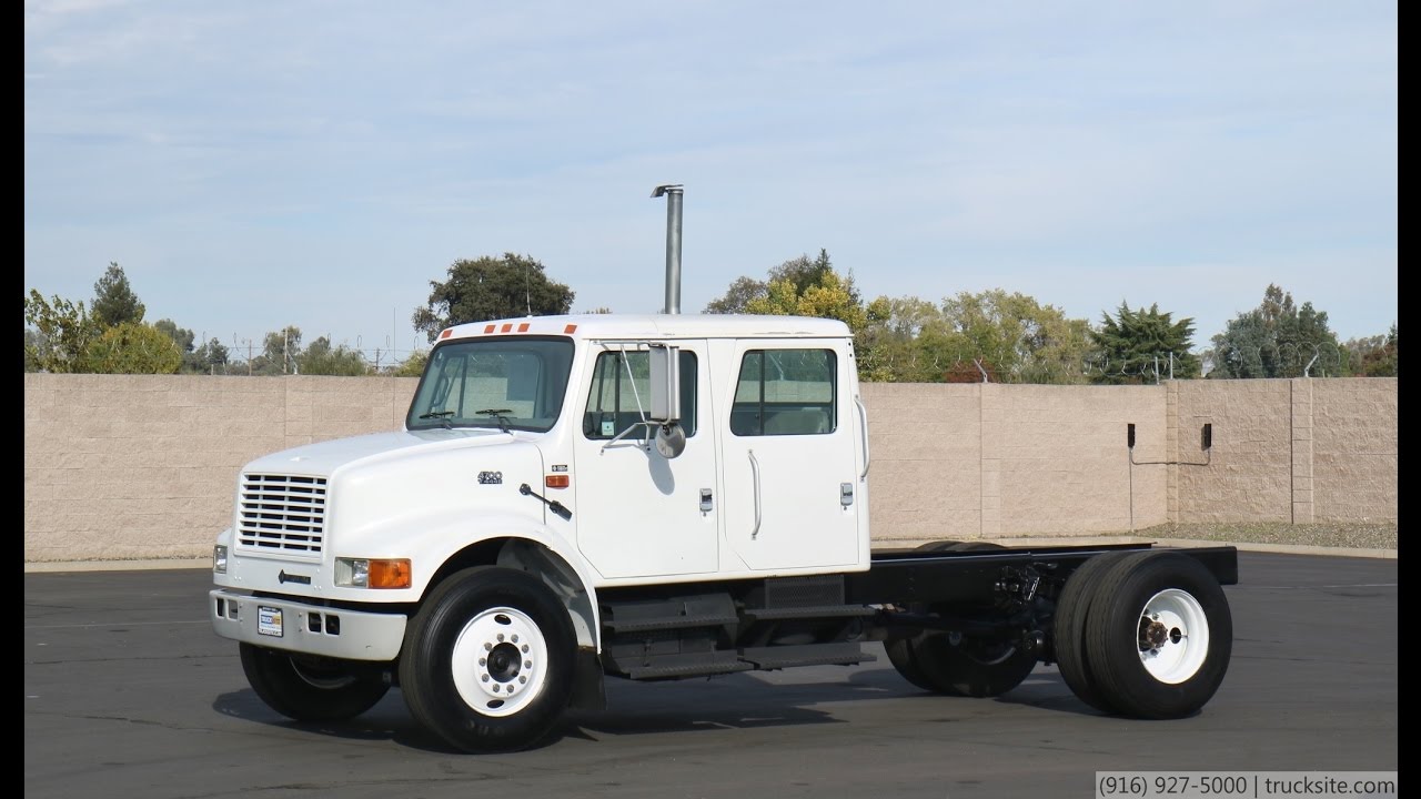 2002 International 4700 Crew Cab & Chassis