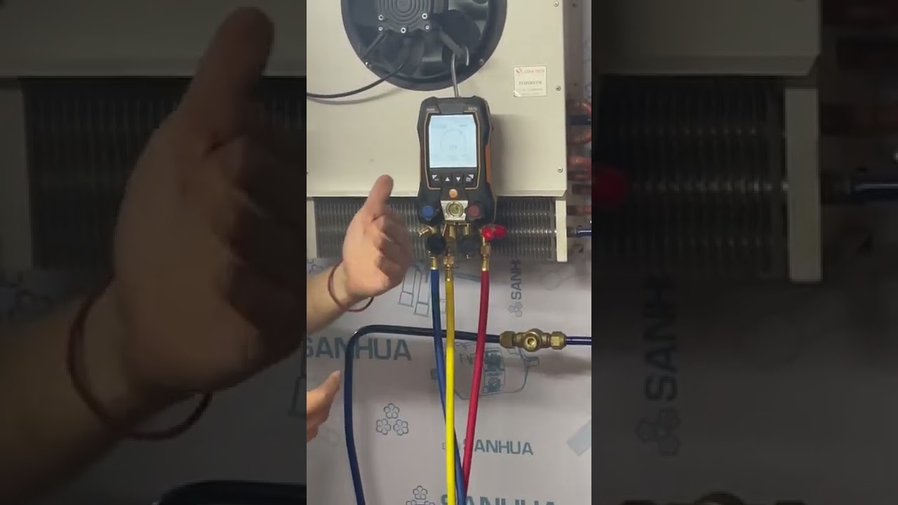 Prueba de estanqueidad a un equipo Sanhua con un Testo 557I.
