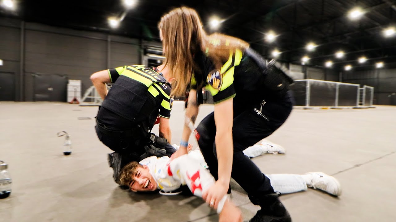 OPGEPAKT DOOR POLITIE OP DYTG 2022