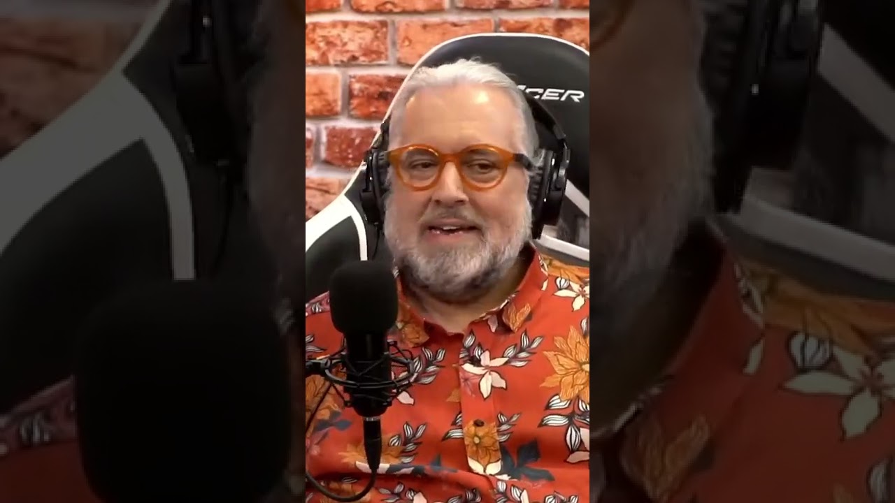 "Primeira vez que eu falei que era gay" I Leão Lobo 