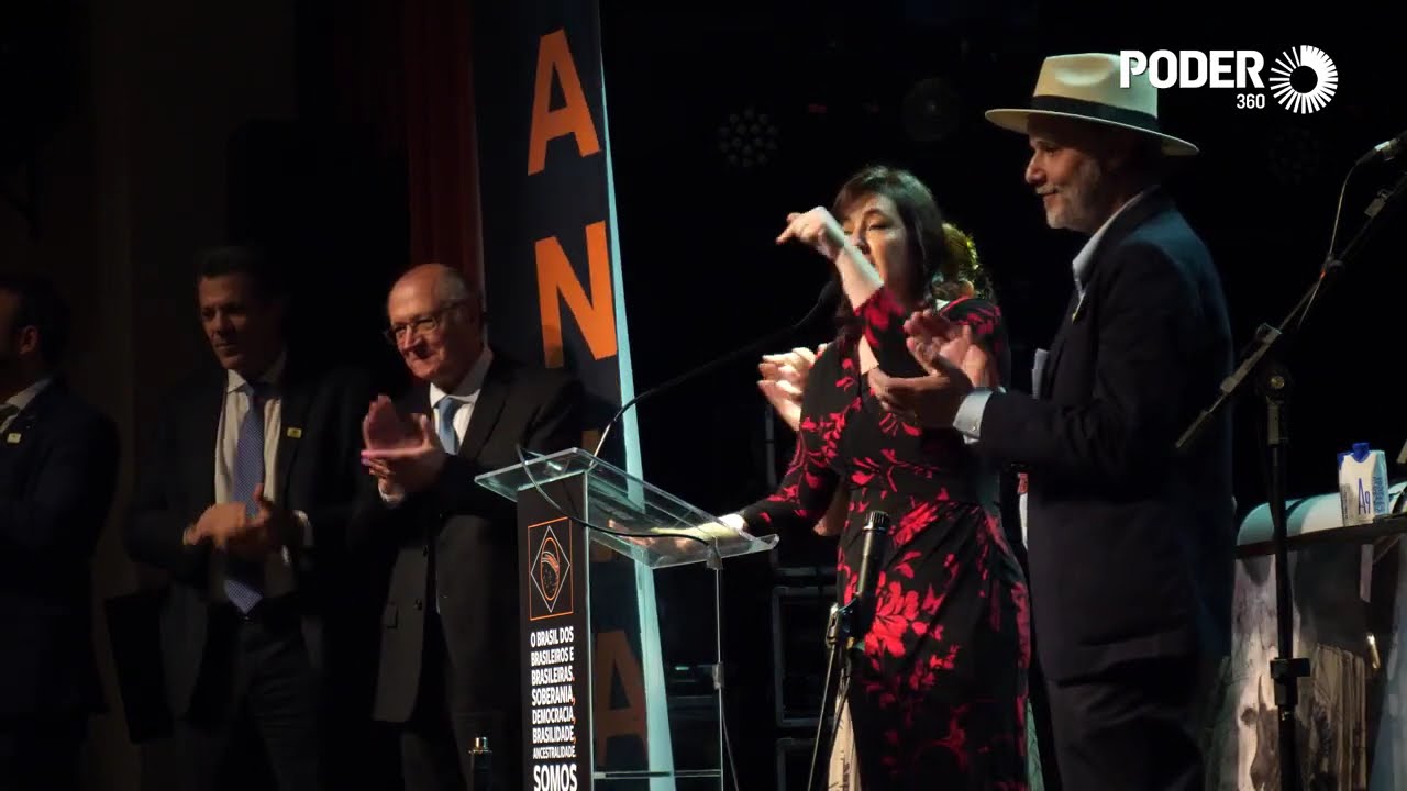 Simone Tebet é homenageada em jantar do Prerrogativas