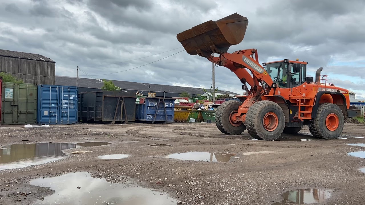 ‘11 Doosan DL420 Driving