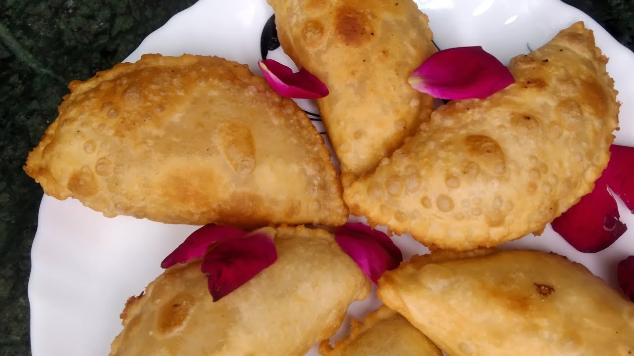 Let's make gujiya/ Chlo banaye gujiya #holi #recipe #food #love 
