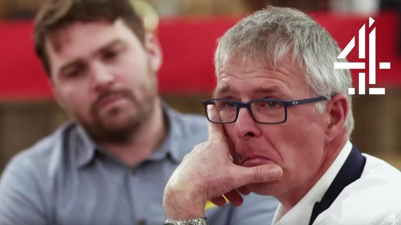 Waiter with Alzheimer&rsquo;s Gets Emotional When Using Laptop Again | The Restaurant That Makes Mistakes