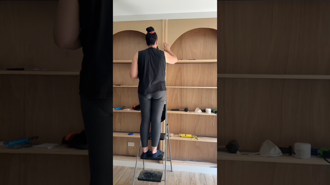 What a transformation&hellip; DIY&rsquo;ing a built in bookcase 🙌 #diy #bookcase #homerenovation