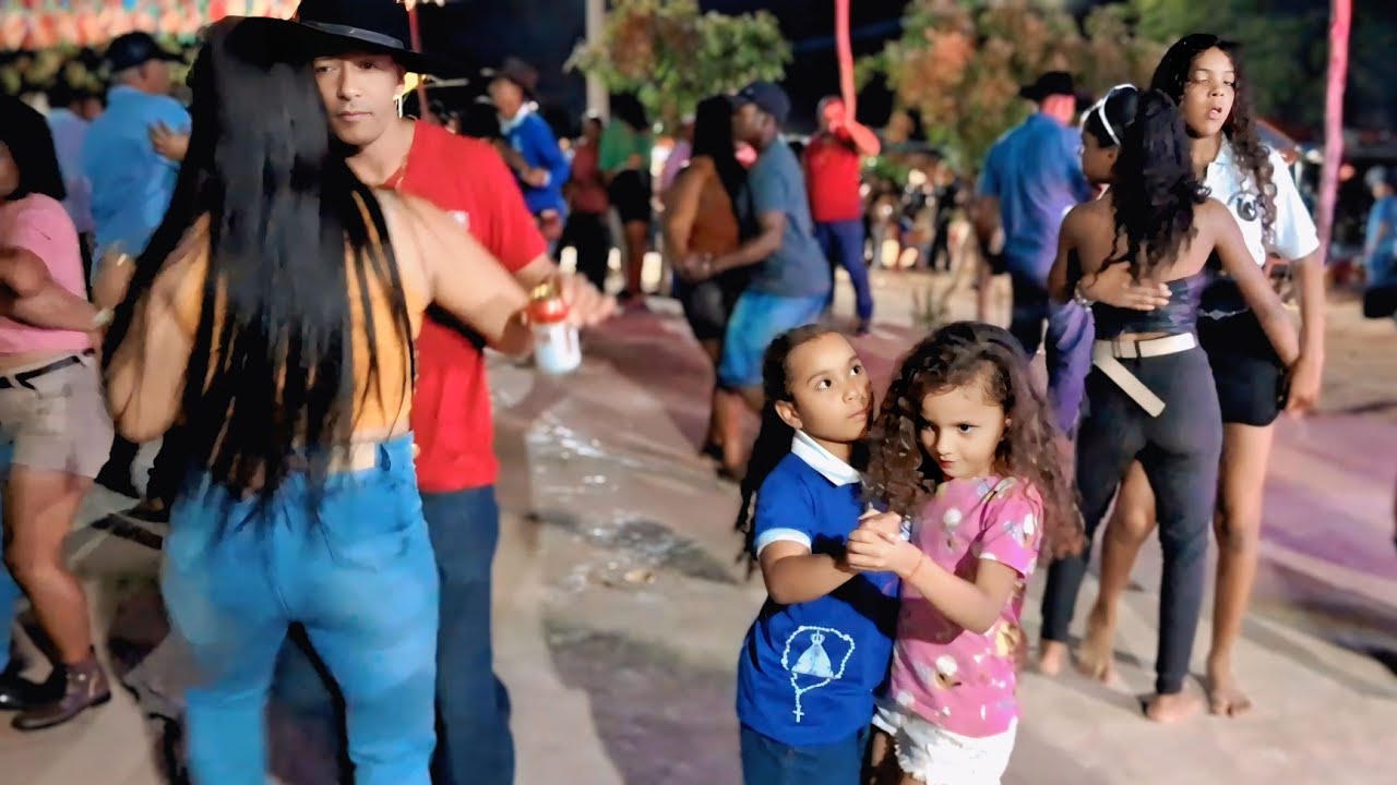 Forró bom é assim, todos se divertem até as crianças!