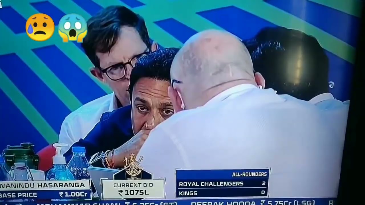 IPL 2022 auctioneer Live Shocking Falling Moment 😳😱 Ipl auctioneer Hugh Endmeades Live Incident 🥵