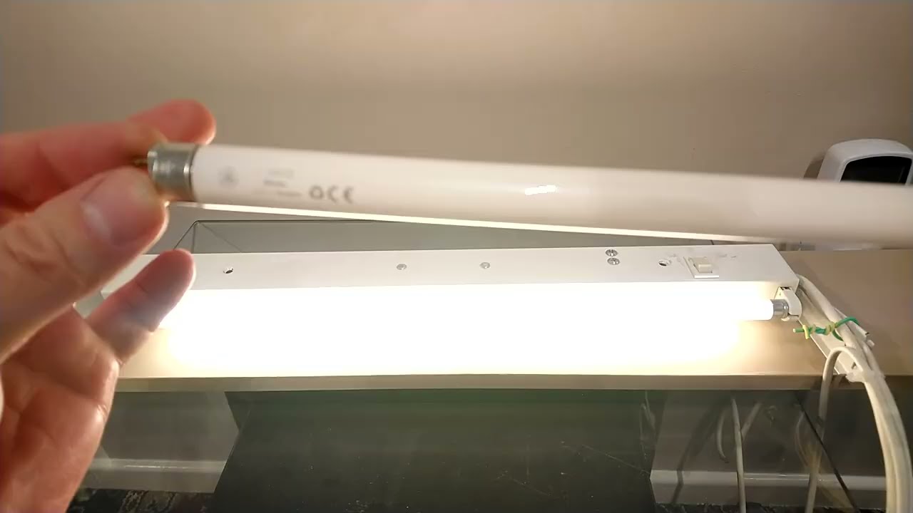 Снята с производства люминесцентная лампа GE Polylux T5.