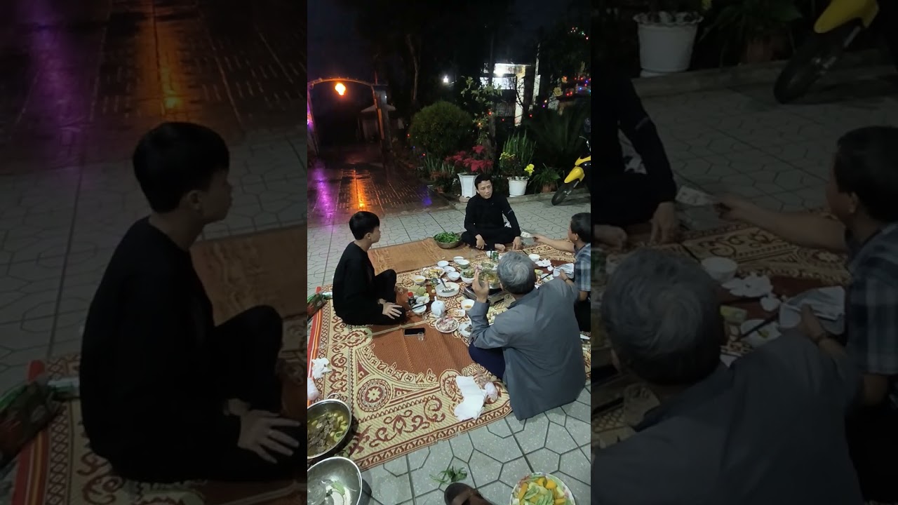 Hai chị em hát karaoke ngày Tết 