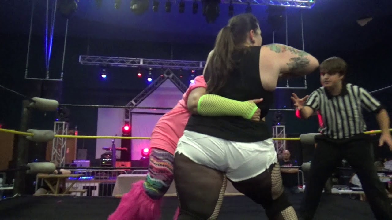 White Widow vs Kandi Krush