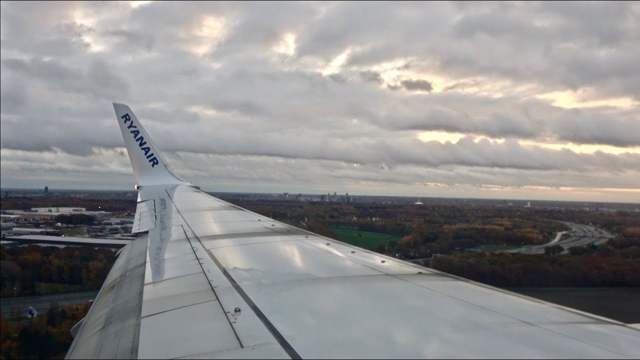 [4K] Ryanair B737-800 | Windy Morning Arrival at Eindhoven Airport