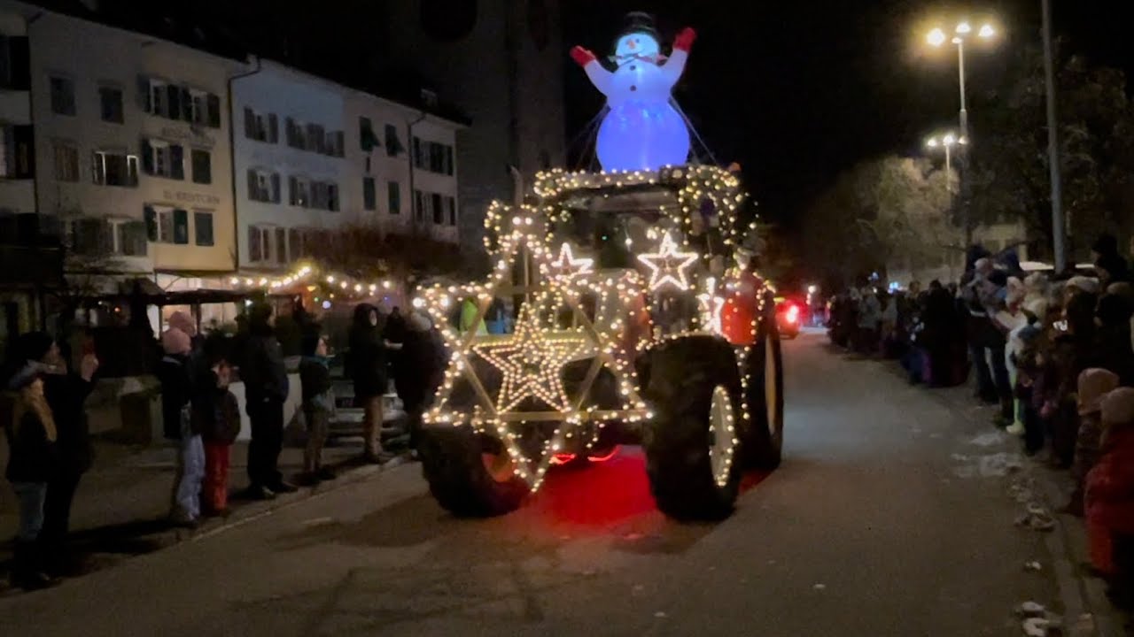 Weihnachtlicher Traktorenumzug Solothurn 2022