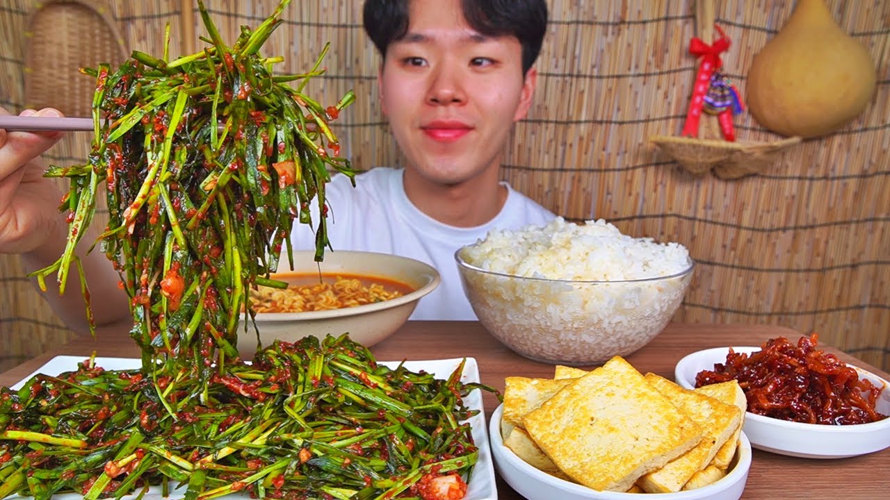 직접만든 부추김치 들기름두부부침! 밥맛이 너무 좋습니다! 한식 최고..!! FRIED TOFU LEEK KIMCHI KOREAN FOOD ASMR MUKBANG.