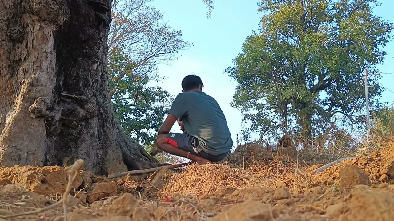 गाँव की प्राचीन मूर्तियों की साफ सफाई किए l 