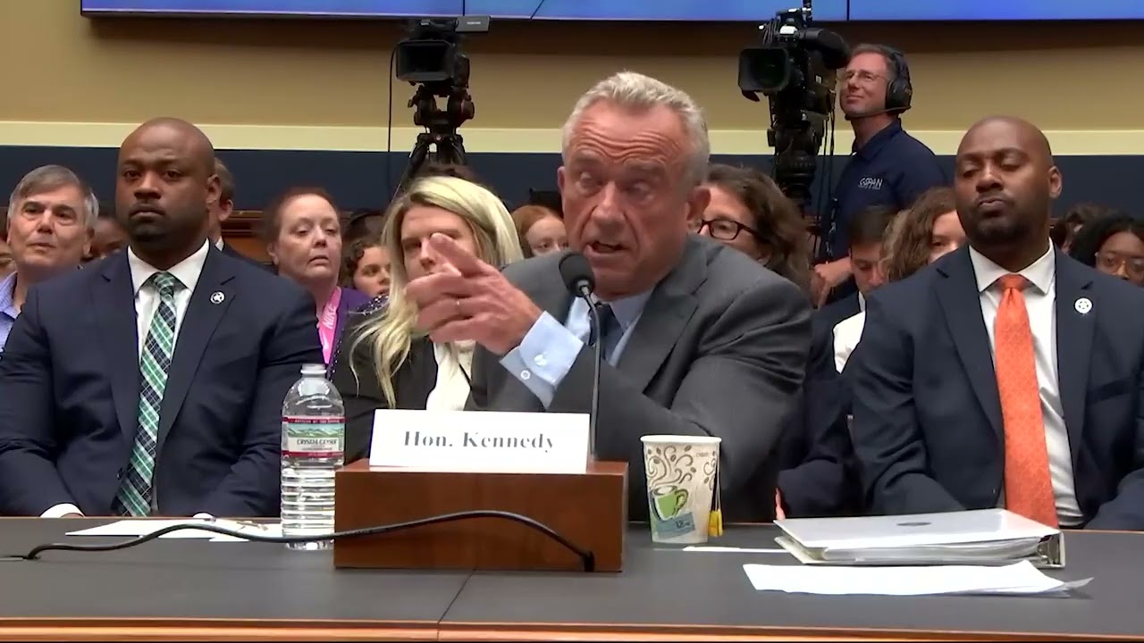 Jake Auchincloss questions RFK Jr. on corruption at HHS