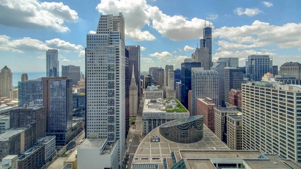 A city-view -11 one-bedroom at the Loop's lavish OneEleven tower