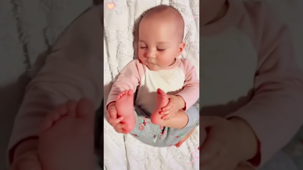 Baby's funny sleeping positions 