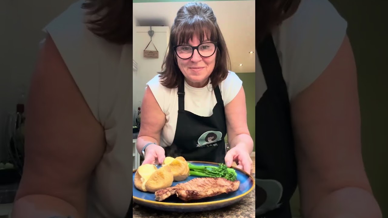 ♥️Taste Testing The M&S Valentines Meal Deal ♥️