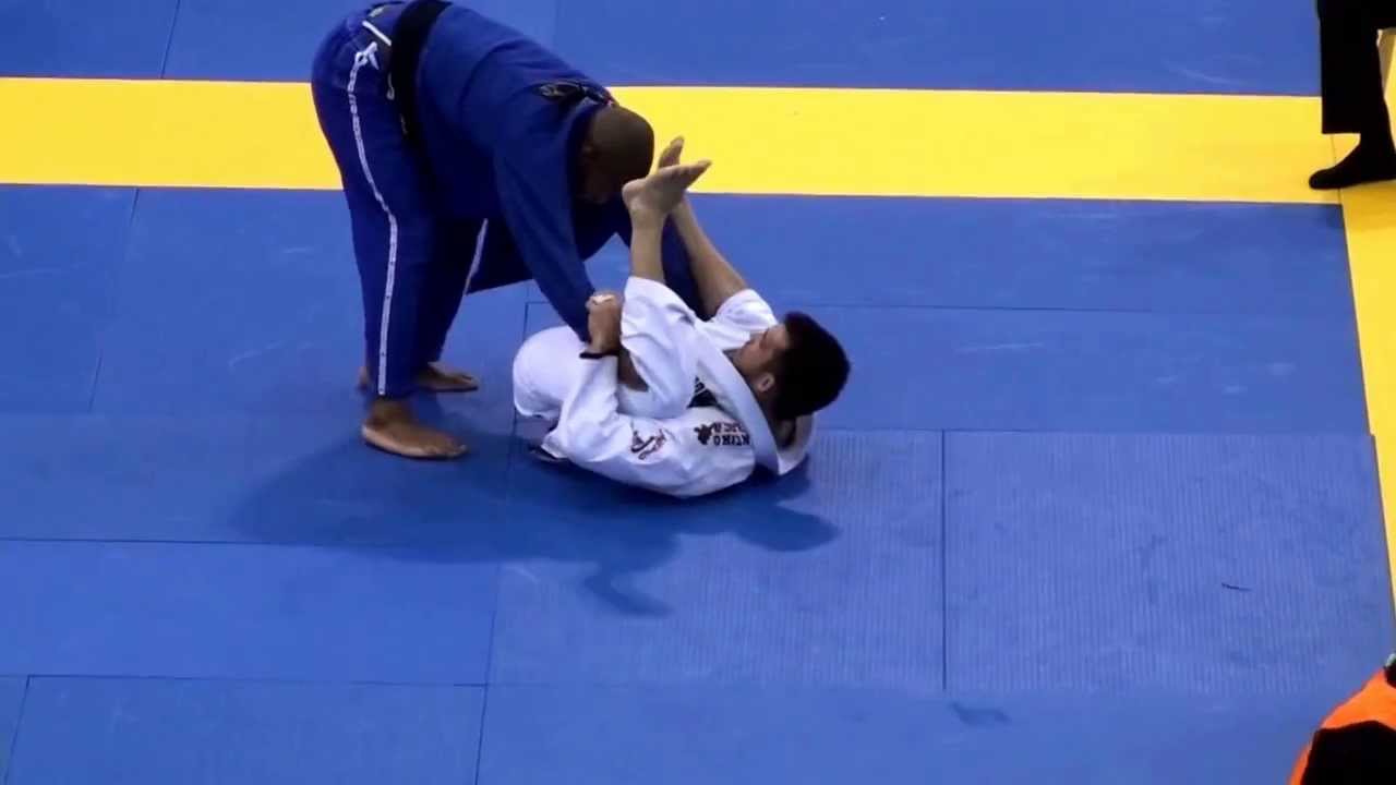 Submission #1324 - Michael Langhi vs Sandro Viera