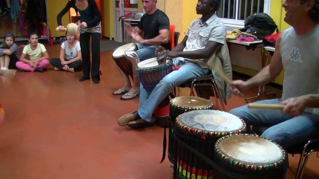 Seydou Dram&eacute; ,cours enfant de danse africaine,avec H&eacute;l&egrave;ne Gordon de Tenta'Danse
