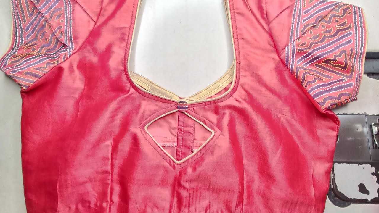 Latest Neck Design Blouse ✂️✂️#blousedesign #youtubeshorts #blouse #fashion 