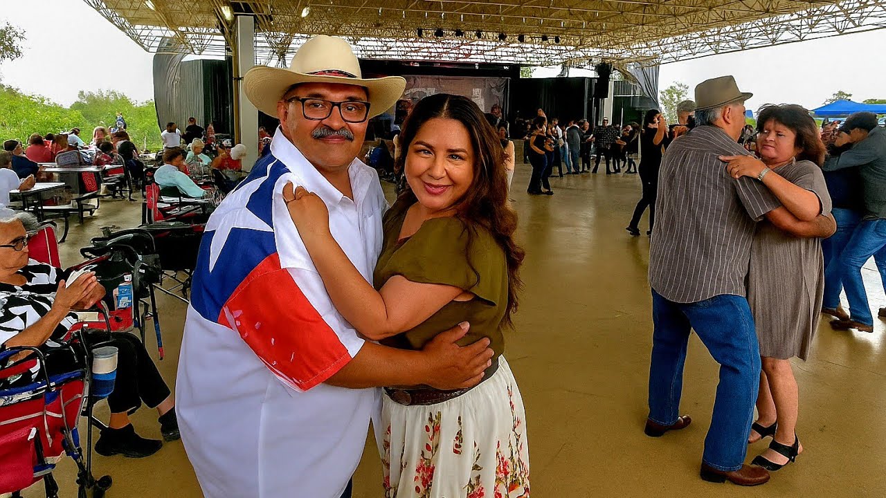 Bailazzo Con Conjunto Senzzible at Tejano Conjunto Festival 2025