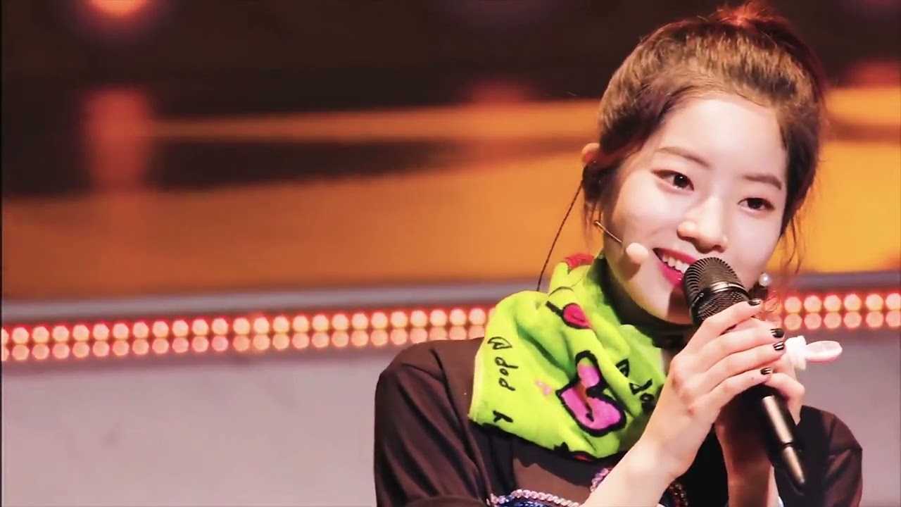 TWICE - ONE IN A MILLION 4K 60FPS [CANDY POP SHOWCASE] (Mediocre Upscaled)