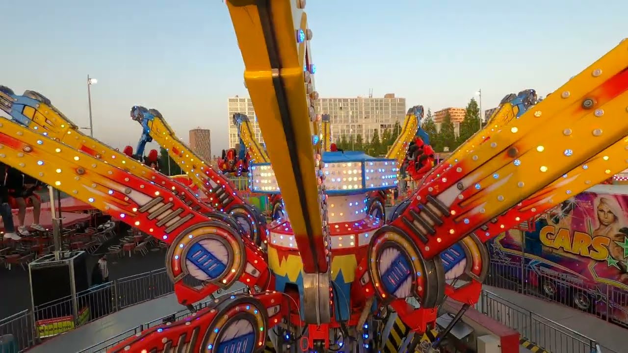 Base Jumper Onride, Kermis Rotterdam Schiehaven, 2 Mei 2025