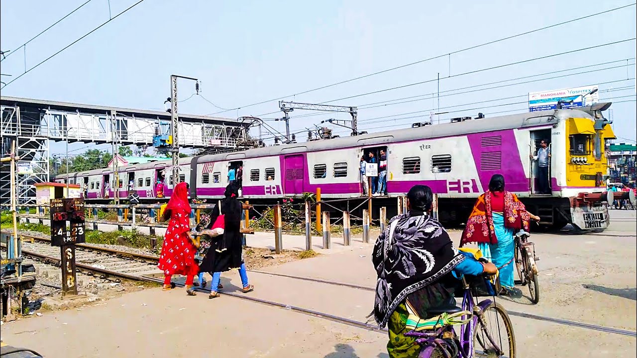 [4 in 1] Three EMU local trains and Howrah Intercity Express move through Rail Gate
