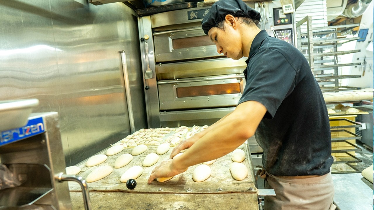 ハード系パンが圧倒的に美味しい神戸の名店「メゾンムラタ」を密着撮影