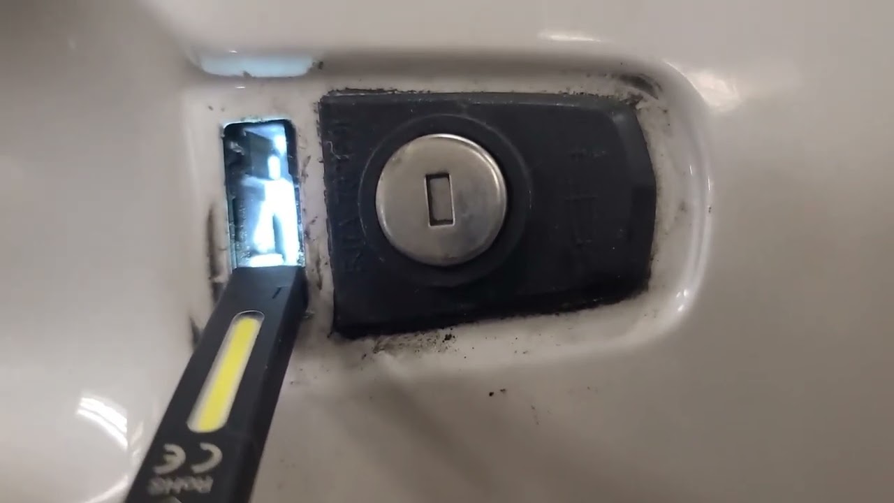 2017 Lincoln MKC Broken Outer Door Handle. Attempted Repair Pt. 1