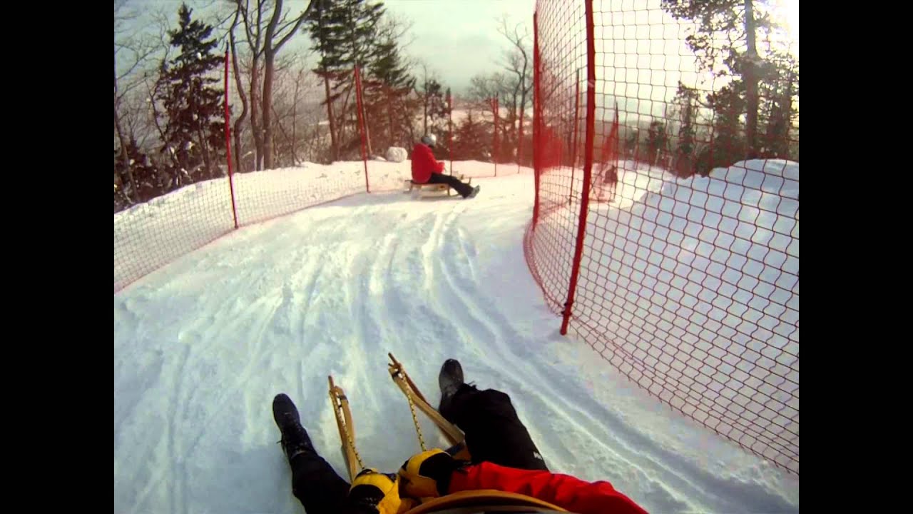 Une descente en luge au Massif de Charlevoix
