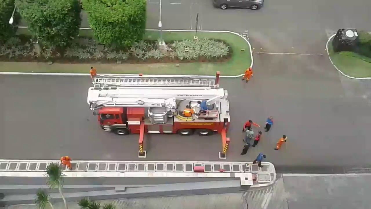 Mobil pemadam kebakaran tangga 33 meter - Unit Aerial Hydraulic Platform