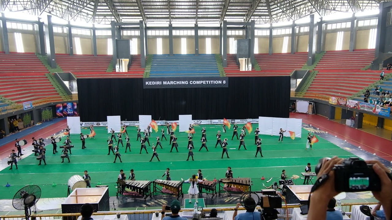 Penampilan dari SDN Kalipang 1 Blitar pada ajang kediri marching competition ke 8
