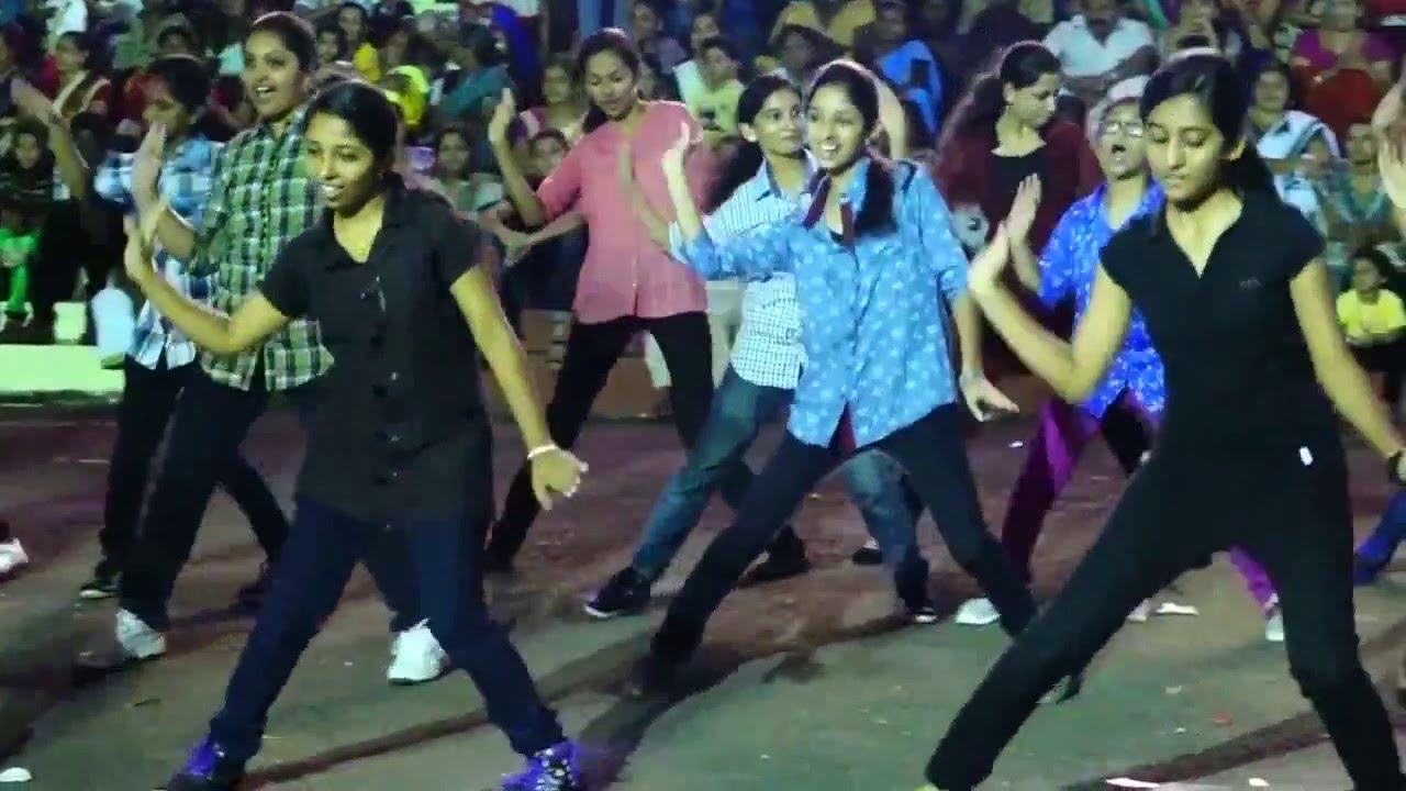 Kcyl Marika Flash Mob,Fr:Winson Kuruttuparambil as ഷാജിപ്പാപ്പാൻ