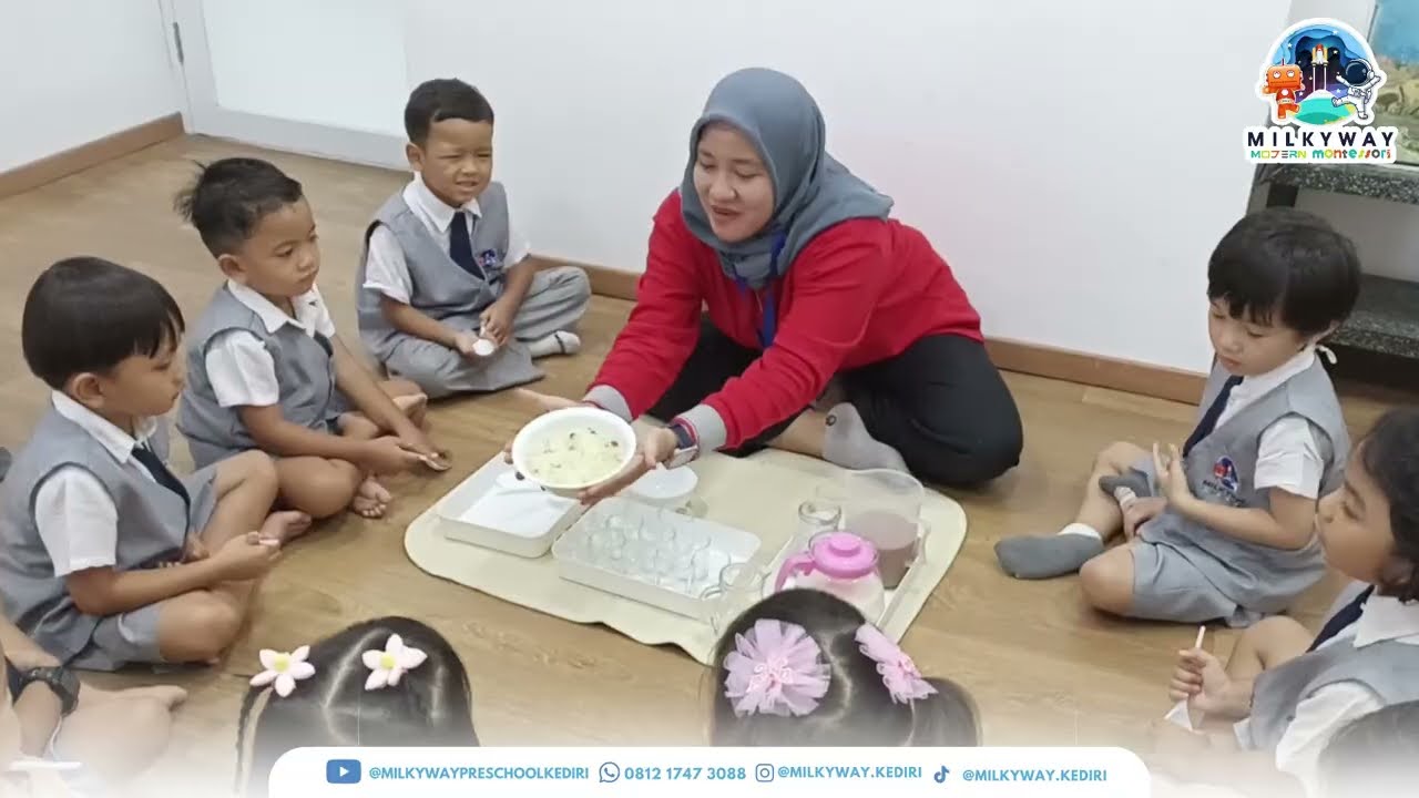 Practical Life: Spooning and Wet Pouring | Independent Class | Milkyway Modern Montessori Kediri