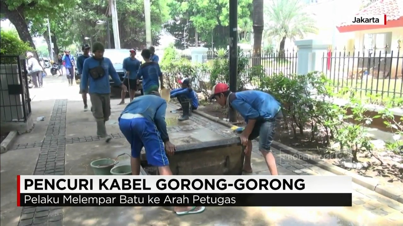 Kepergok! Pencuri Kabel Gorong-gorong di Jakarta, Namun Kabur & Melempar Batu ke Petugas
