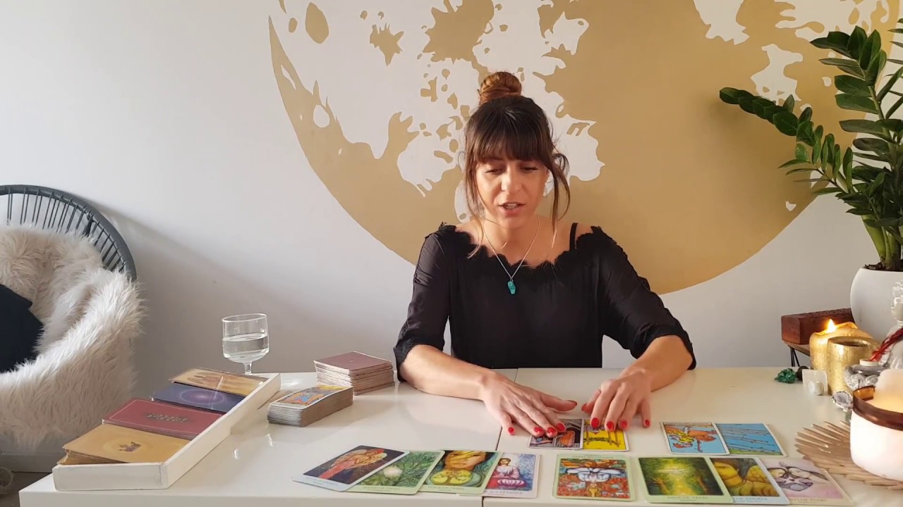 LEO - ' STUCK ON YOU' 15-28th February Love Tarot Reading