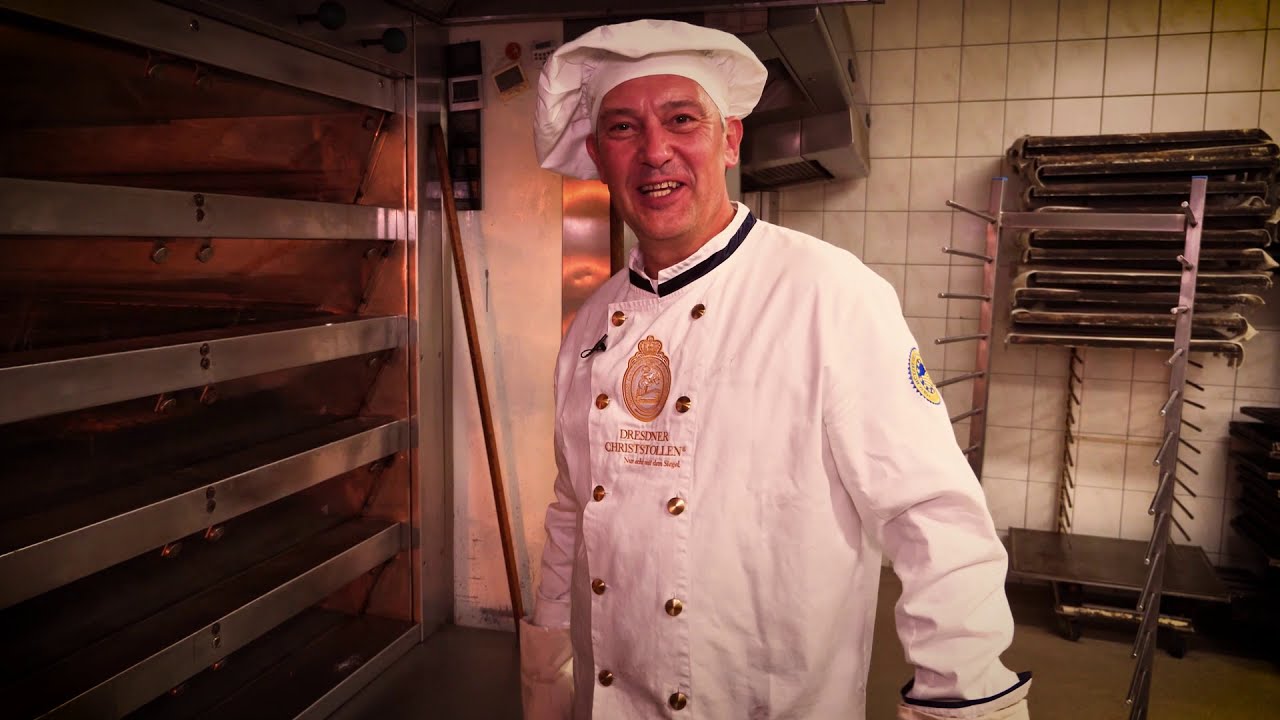 Sächsische Weihnachtsgenüsse: Wie backt man einen Dresdner Christstollen?