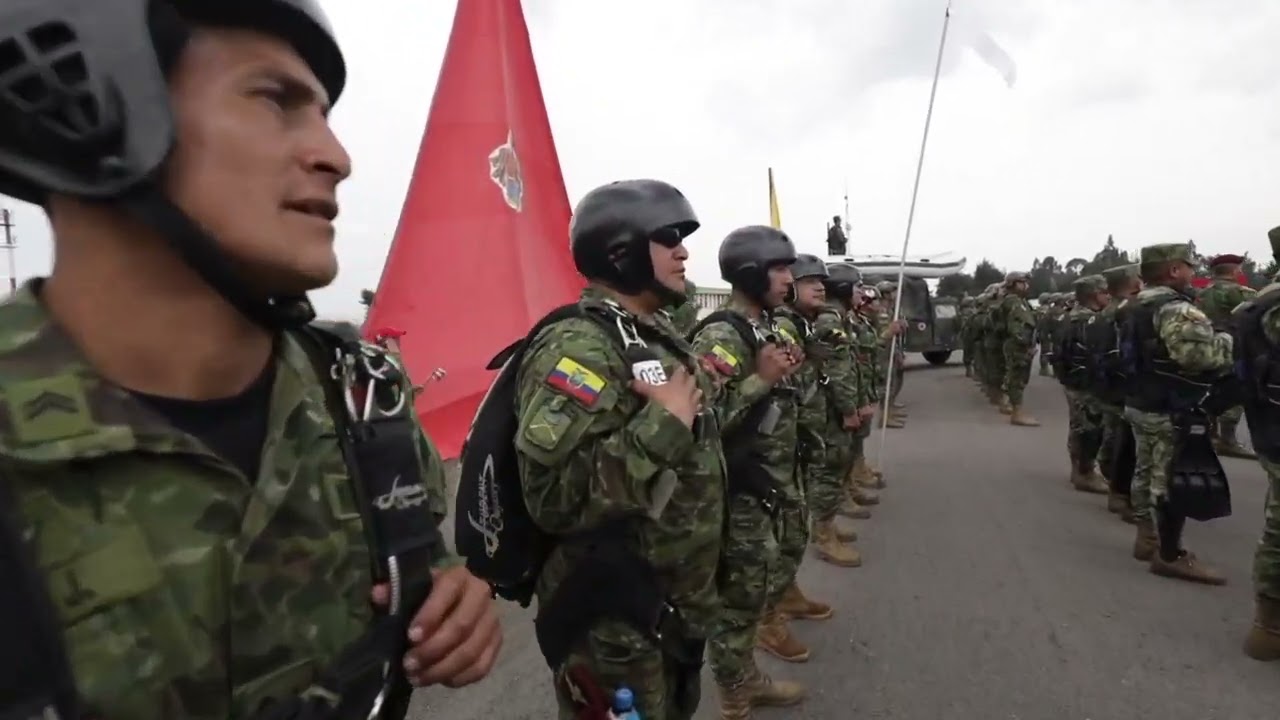 BROLL CEREMONIA EN CONMEMORACIÓN DE LOS 66 AÑOS DEL PARACAIDISMO MILITAR ECUATORIANO