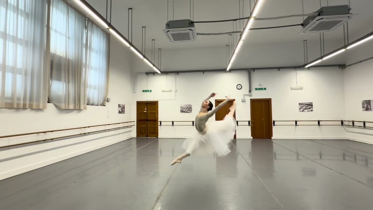 Sbarre,centre,Kitri variation, Contemporary solo and Contemporary pas de deux on stage.